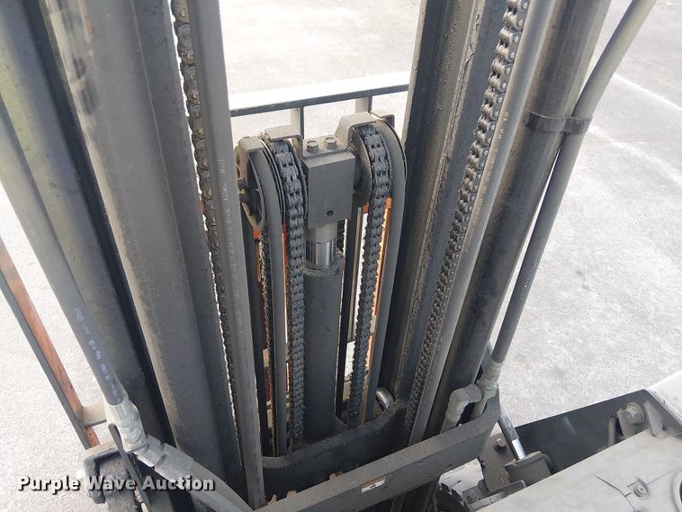 image for item NC9757 2016 UniCarriers CFS40 forklift