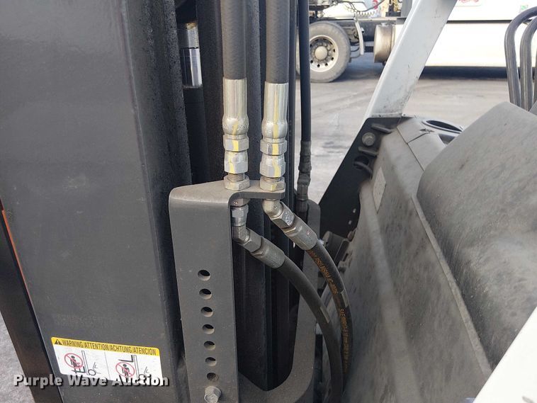 image for item NC9757 2016 UniCarriers CFS40 forklift