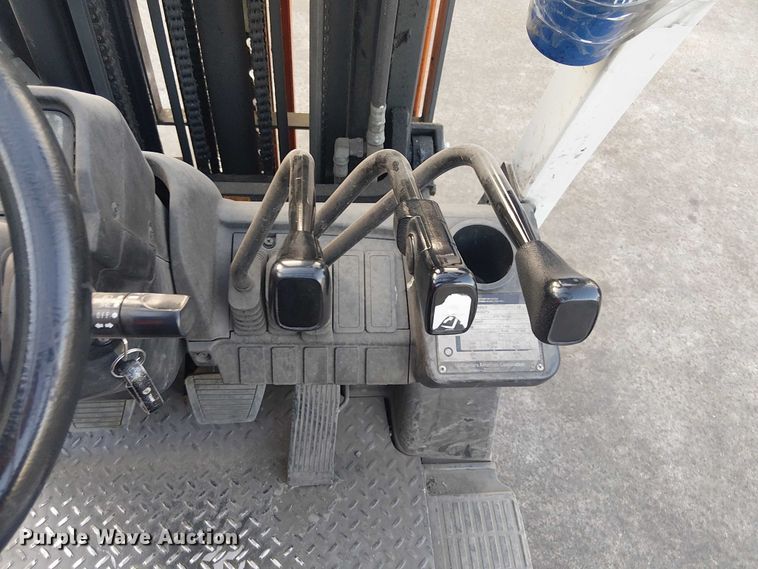 image for item NC9757 2016 UniCarriers CFS40 forklift