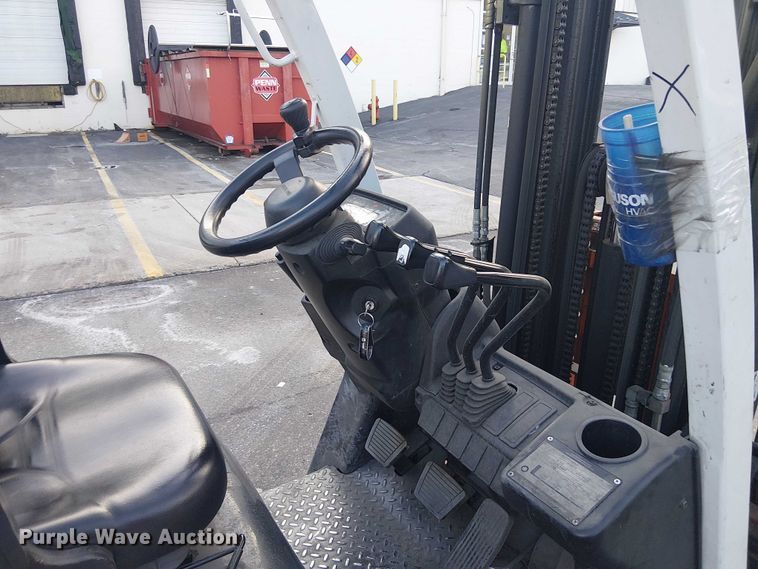 image for item NC9757 2016 UniCarriers CFS40 forklift