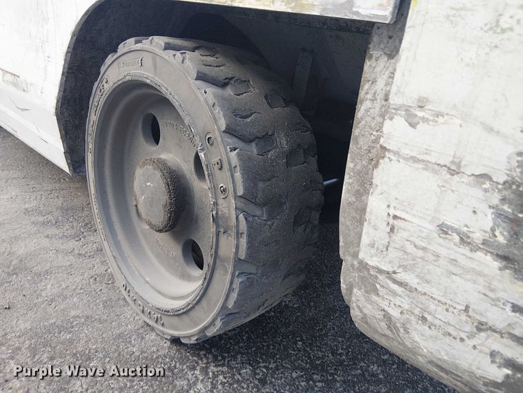 image for item NC9757 2016 UniCarriers CFS40 forklift