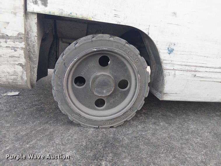 image for item NC9757 2016 UniCarriers CFS40 forklift