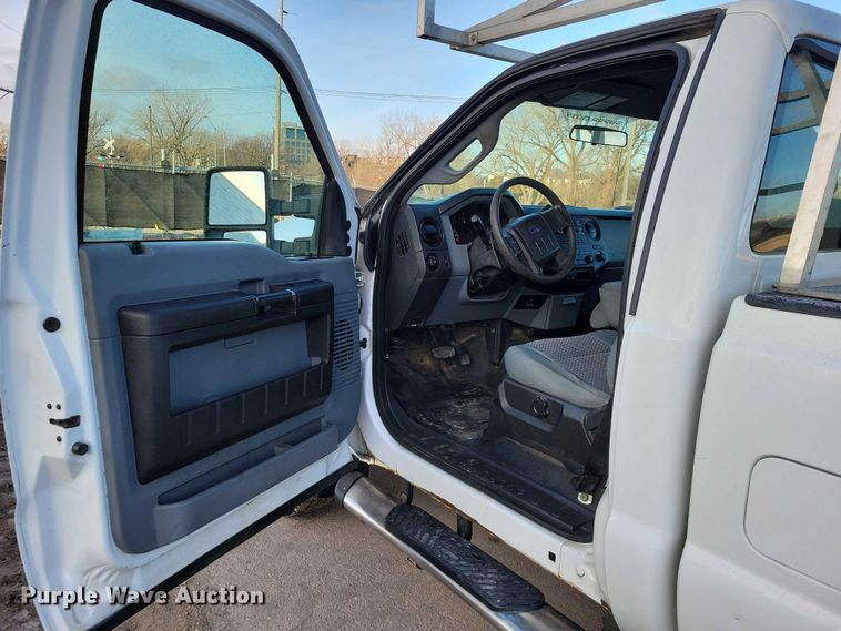 image for item NK9812 2015 Ford F350 pickup truck