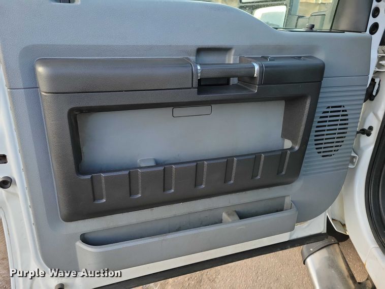 image for item NK9812 2015 Ford F350 pickup truck