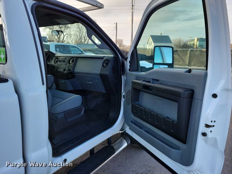 image for item NK9812 2015 Ford F350 pickup truck