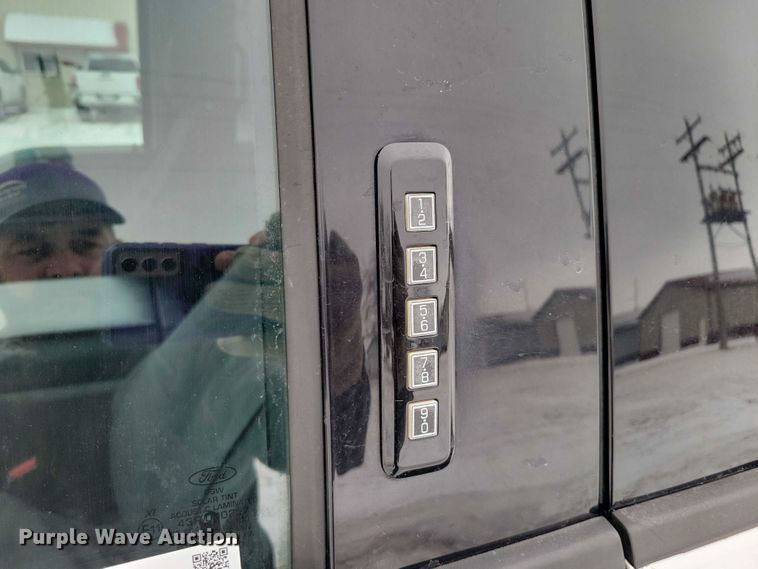 image for item NK9813 2017 Ford F150 Crew Cab pickup truck