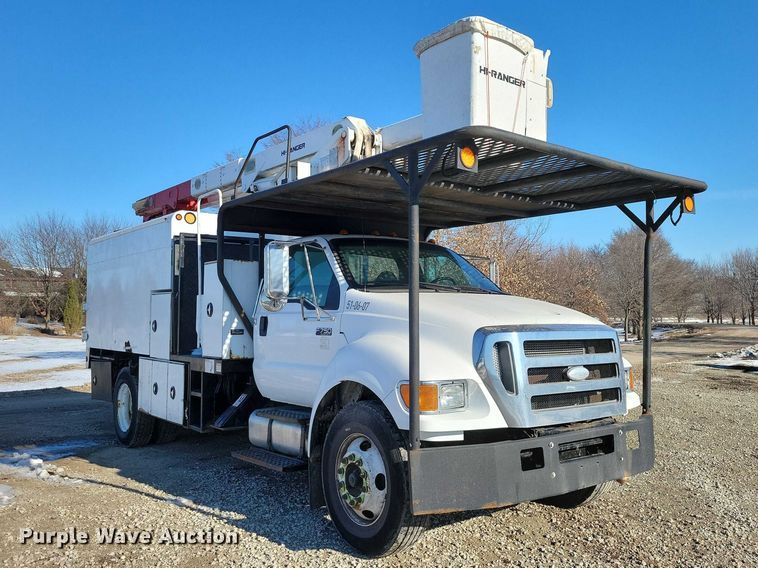image for item NK9831 2007 Ford F750 forestry bucket truck