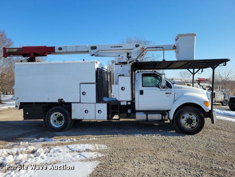 image for item NK9831 2007 Ford F750 forestry bucket truck