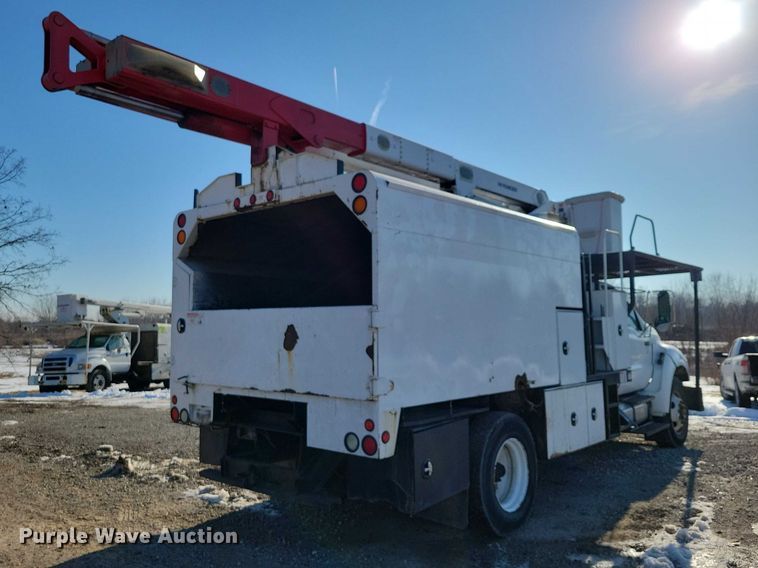 image for item NK9831 2007 Ford F750 forestry bucket truck