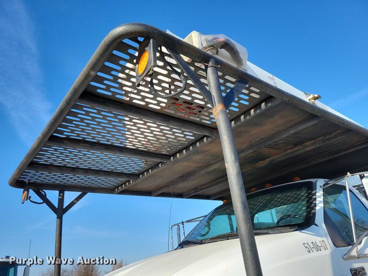 image for item NK9831 2007 Ford F750 forestry bucket truck