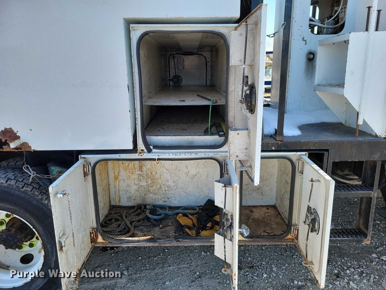 image for item NK9831 2007 Ford F750 forestry bucket truck