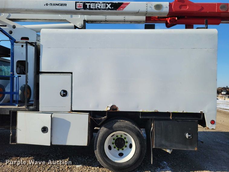 image for item NK9831 2007 Ford F750 forestry bucket truck