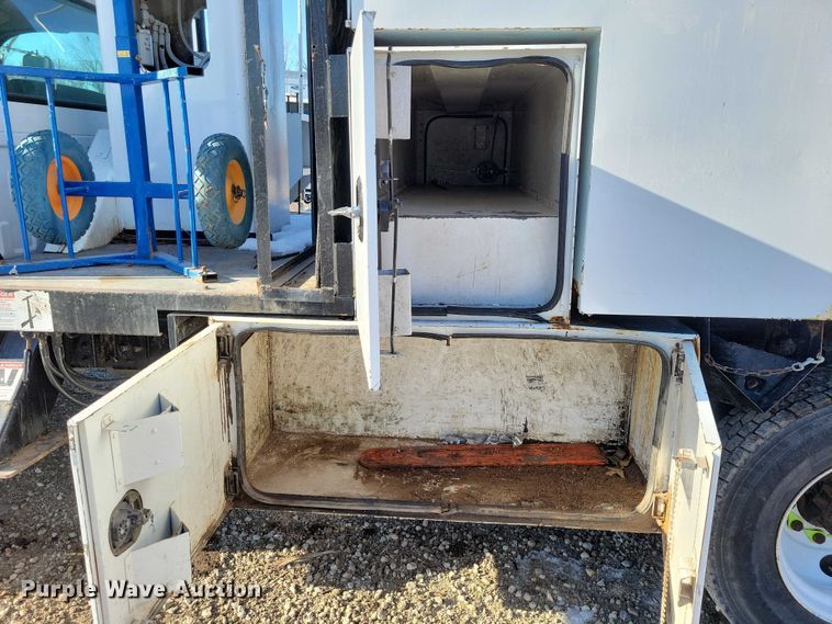 image for item NK9831 2007 Ford F750 forestry bucket truck