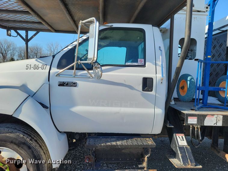 image for item NK9831 2007 Ford F750 forestry bucket truck