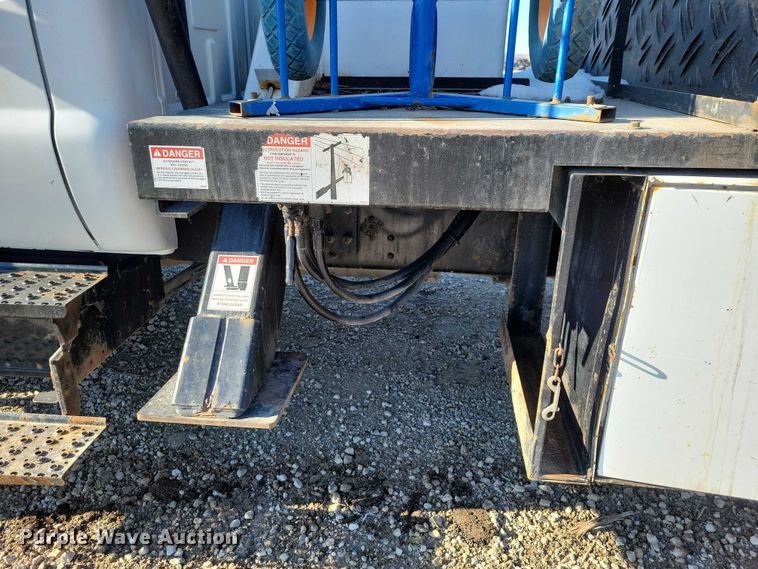 image for item NK9831 2007 Ford F750 forestry bucket truck