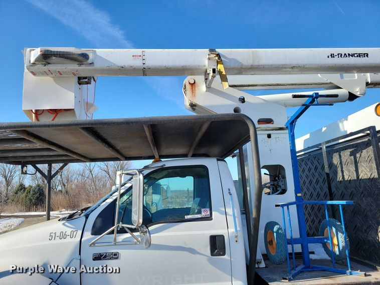 image for item NK9831 2007 Ford F750 forestry bucket truck