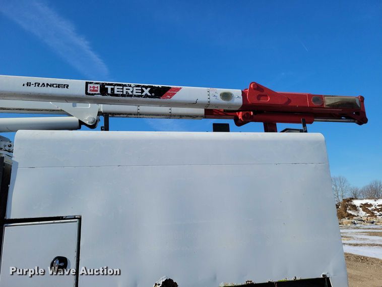 image for item NK9831 2007 Ford F750 forestry bucket truck