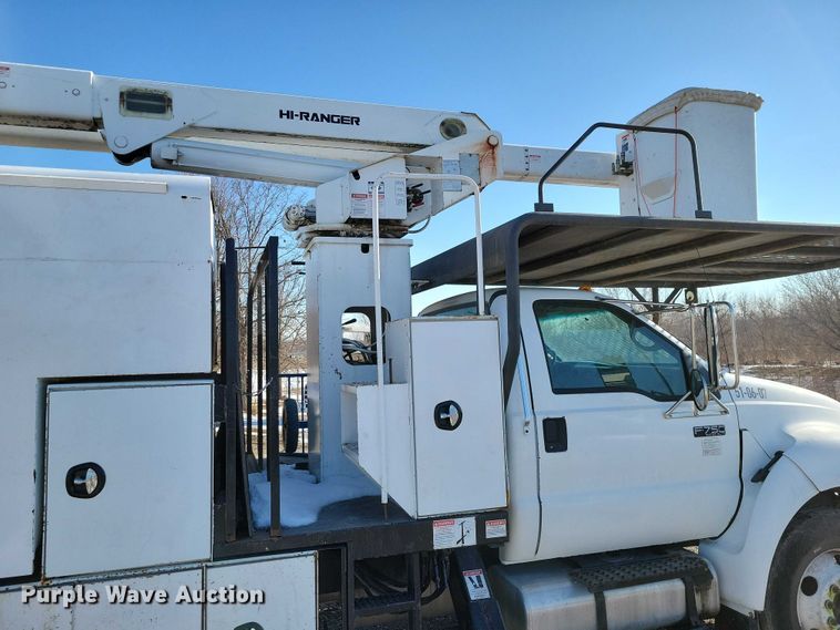 image for item NK9831 2007 Ford F750 forestry bucket truck