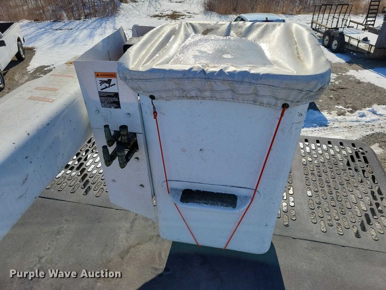 image for item NK9831 2007 Ford F750 forestry bucket truck