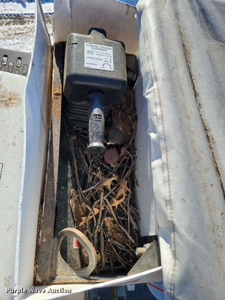 image for item NK9831 2007 Ford F750 forestry bucket truck