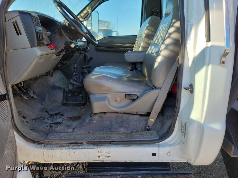 image for item NK9831 2007 Ford F750 forestry bucket truck