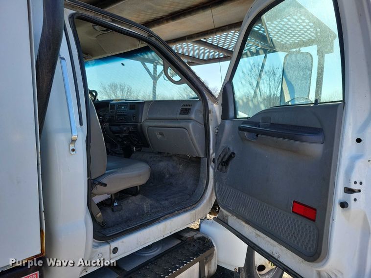 image for item NK9831 2007 Ford F750 forestry bucket truck