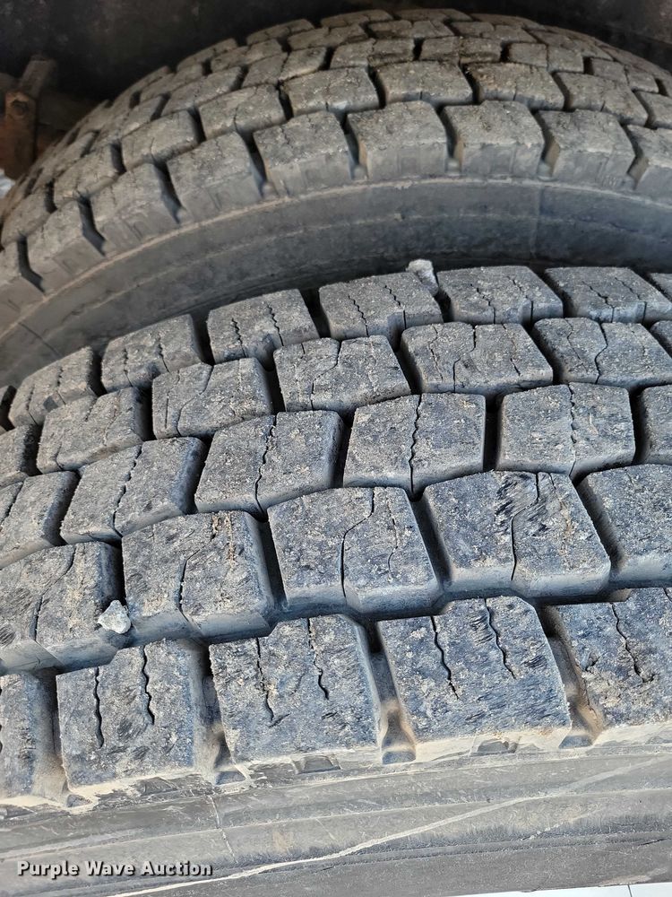 image for item NK9831 2007 Ford F750 forestry bucket truck