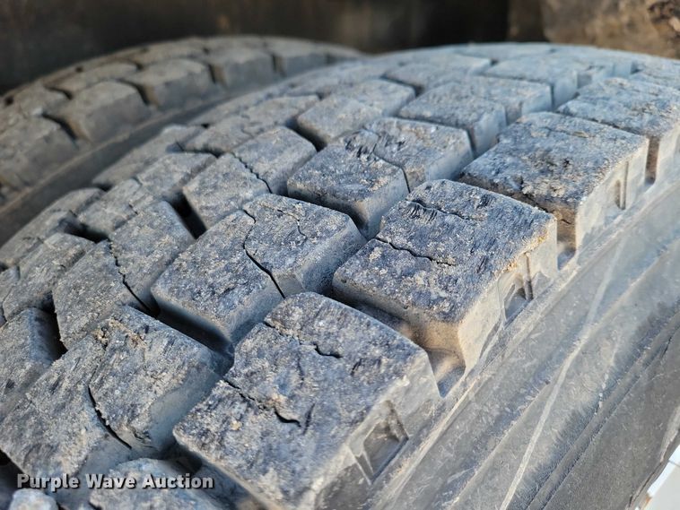 image for item NK9831 2007 Ford F750 forestry bucket truck