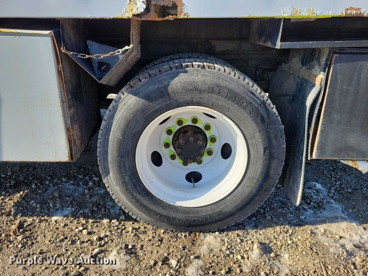 image for item NK9831 2007 Ford F750 forestry bucket truck