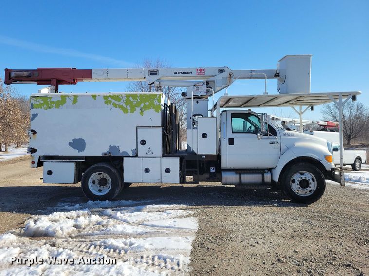 image for item NK9834 2007 Ford F750 forestry bucket truck