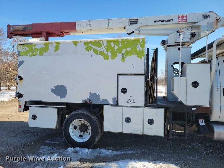 image for item NK9834 2007 Ford F750 forestry bucket truck