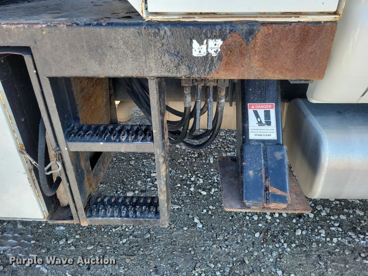 image for item NK9834 2007 Ford F750 forestry bucket truck