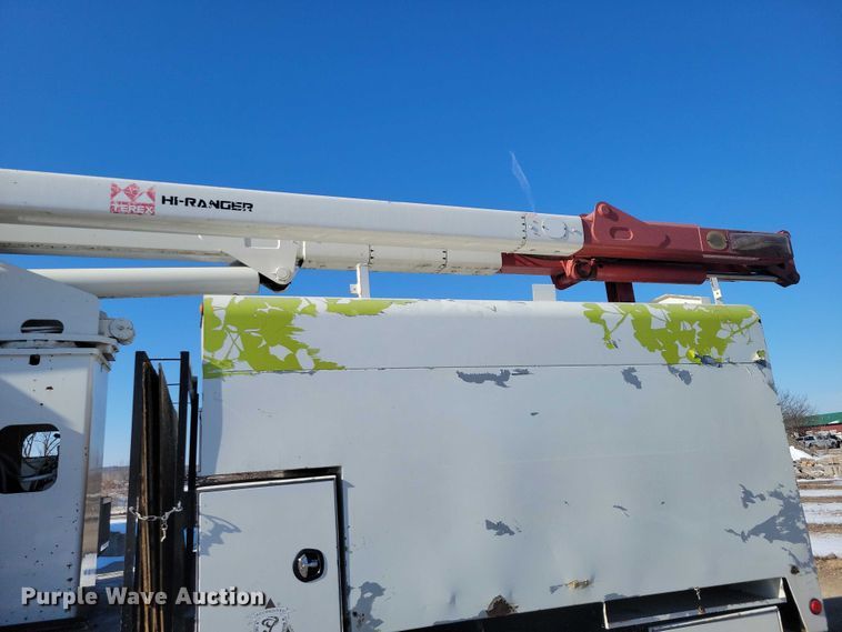 image for item NK9834 2007 Ford F750 forestry bucket truck