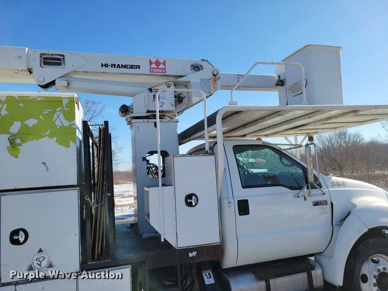 image for item NK9834 2007 Ford F750 forestry bucket truck