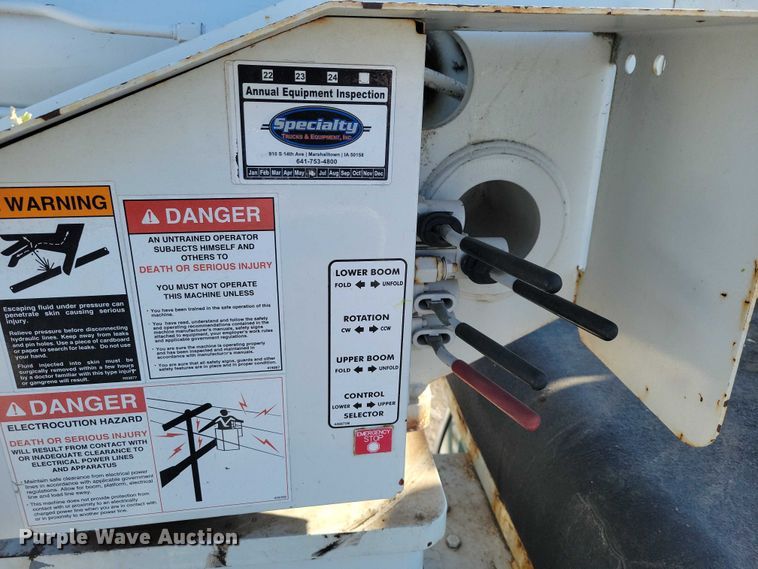 image for item NK9834 2007 Ford F750 forestry bucket truck