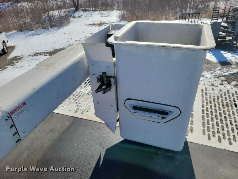 image for item NK9834 2007 Ford F750 forestry bucket truck