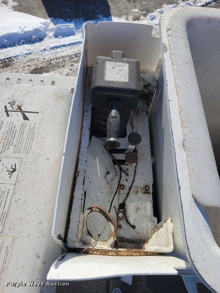 image for item NK9834 2007 Ford F750 forestry bucket truck