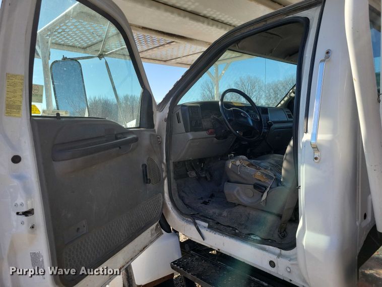 image for item NK9834 2007 Ford F750 forestry bucket truck