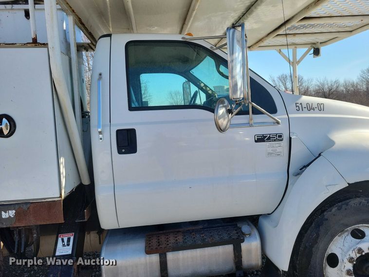image for item NK9834 2007 Ford F750 forestry bucket truck
