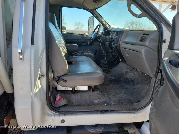 image for item NK9834 2007 Ford F750 forestry bucket truck