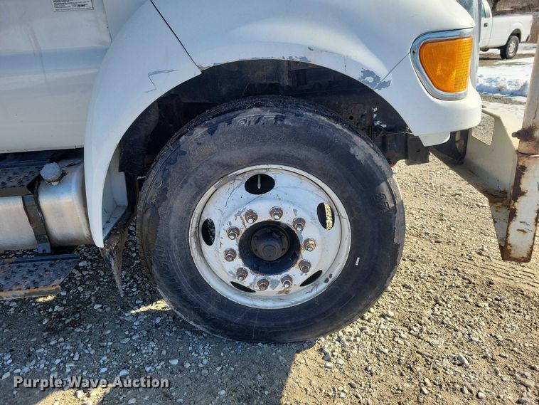 image for item NK9834 2007 Ford F750 forestry bucket truck