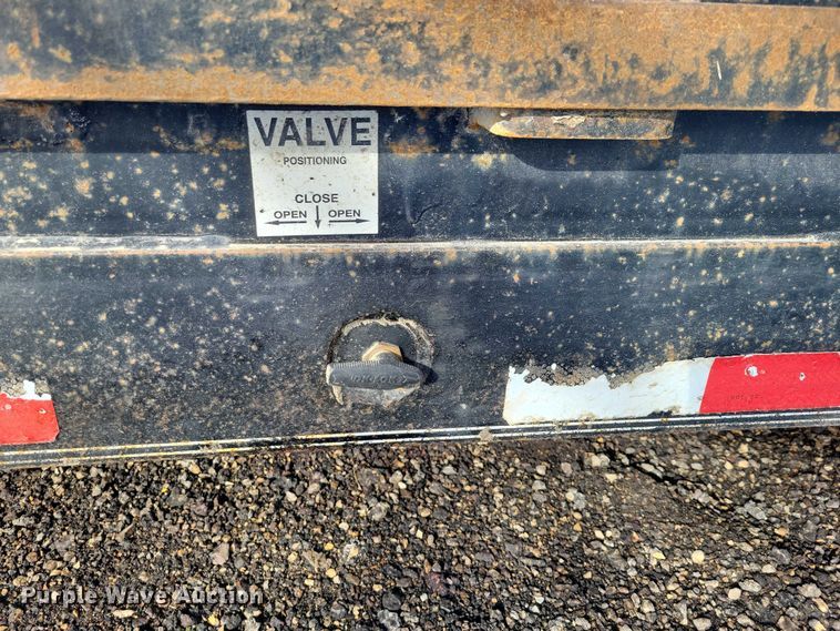 image for item NK9841 2017 PJ tilt deck utility trailer