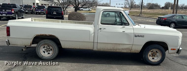 image for item OJ9948 1981 Dodge D150 pickup truck