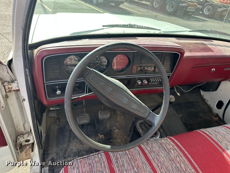 image for item OJ9948 1981 Dodge D150 pickup truck