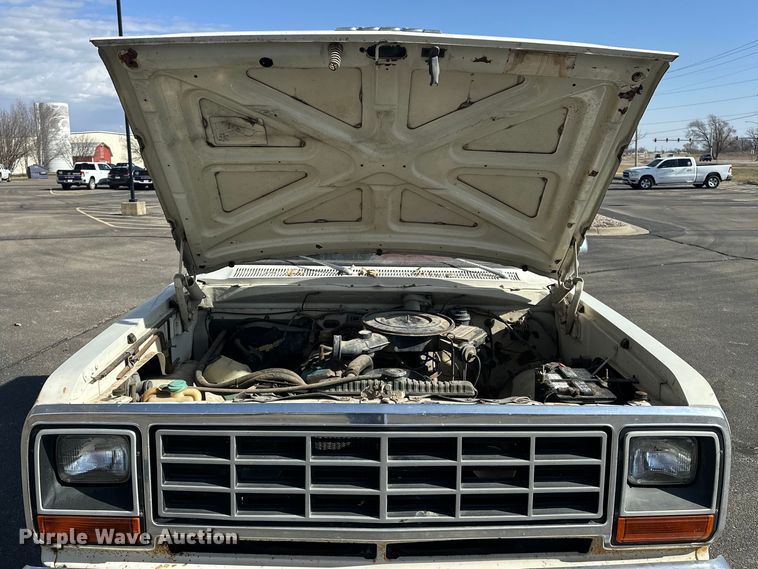 image for item OJ9948 1981 Dodge D150 pickup truck