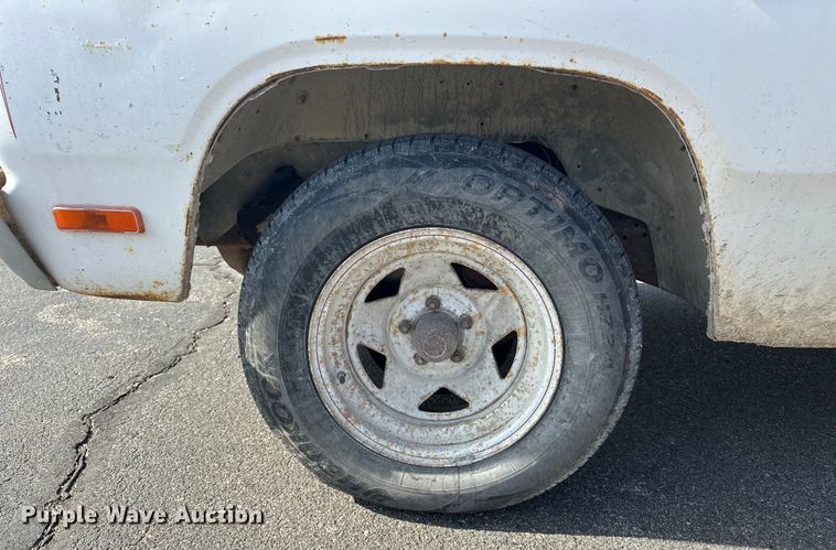 image for item OJ9948 1981 Dodge D150 pickup truck