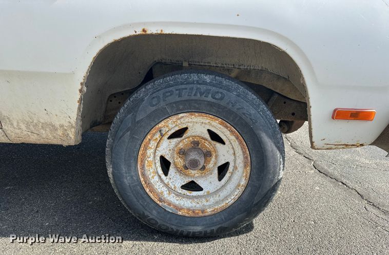 image for item OJ9948 1981 Dodge D150 pickup truck