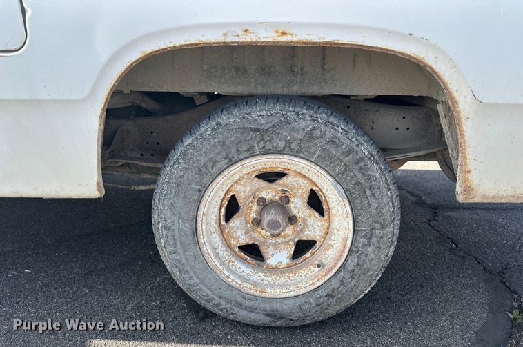 image for item OJ9948 1981 Dodge D150 pickup truck