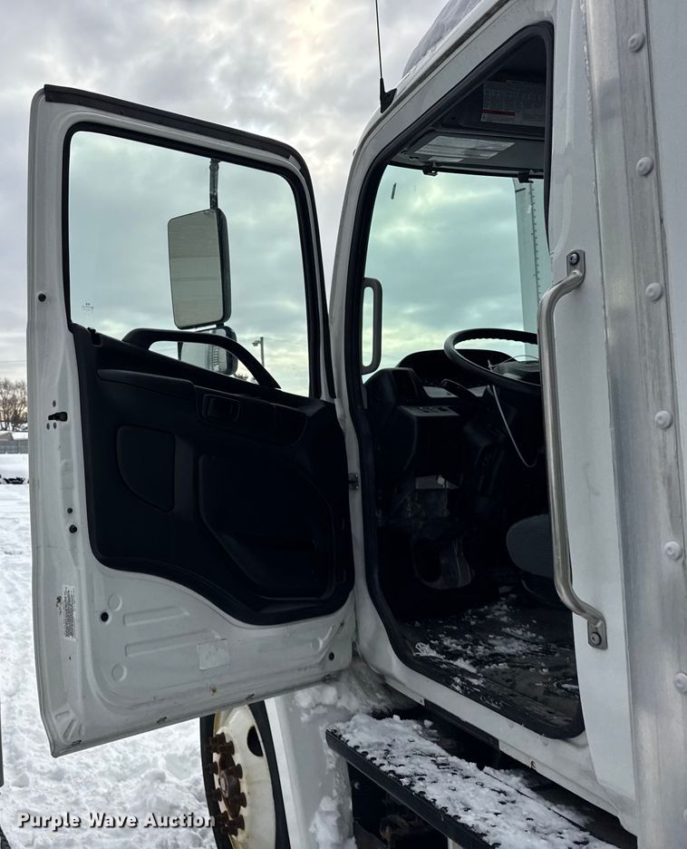 image for item YA1733 2020 Hino 268 box truck