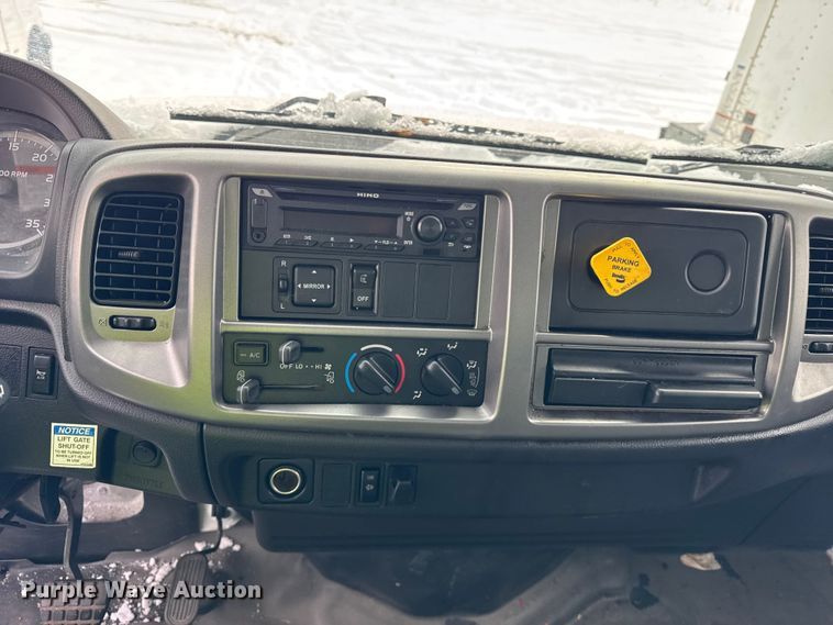 image for item YA1733 2020 Hino 268 box truck